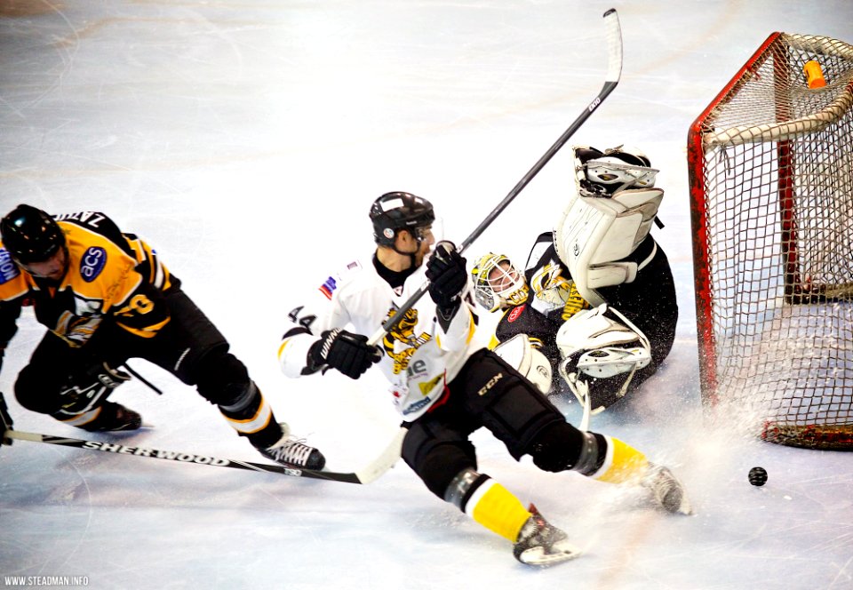 Ice Hockey - Bracknell Bees Vs Chelmsford Chieftains