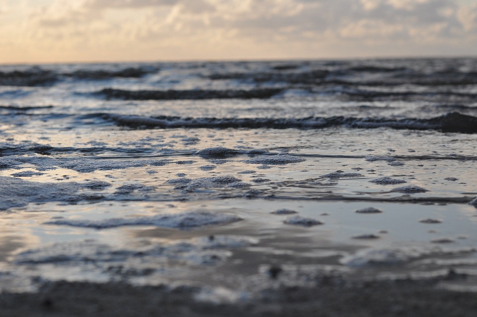 Sea water wave