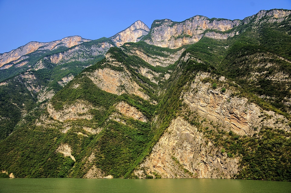 China the yangtze river small three gorges