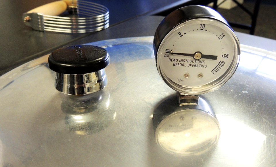 Lid of pressure canner