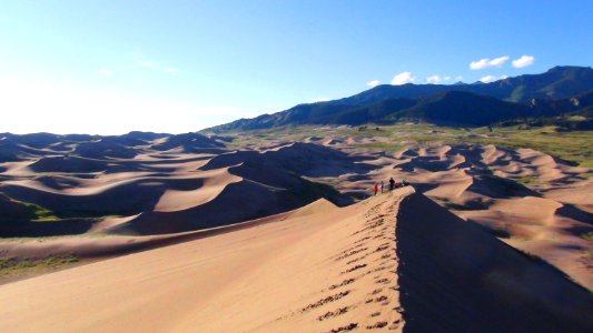 Hikers on Dune, Panorama of Dunefield