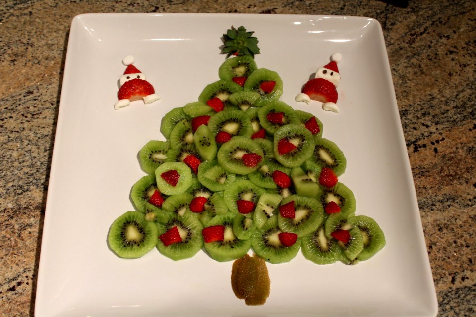 Kiwi Christmas tree plate!