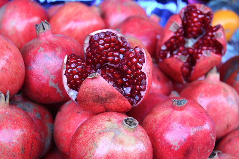 Fruit pomegranates seeds