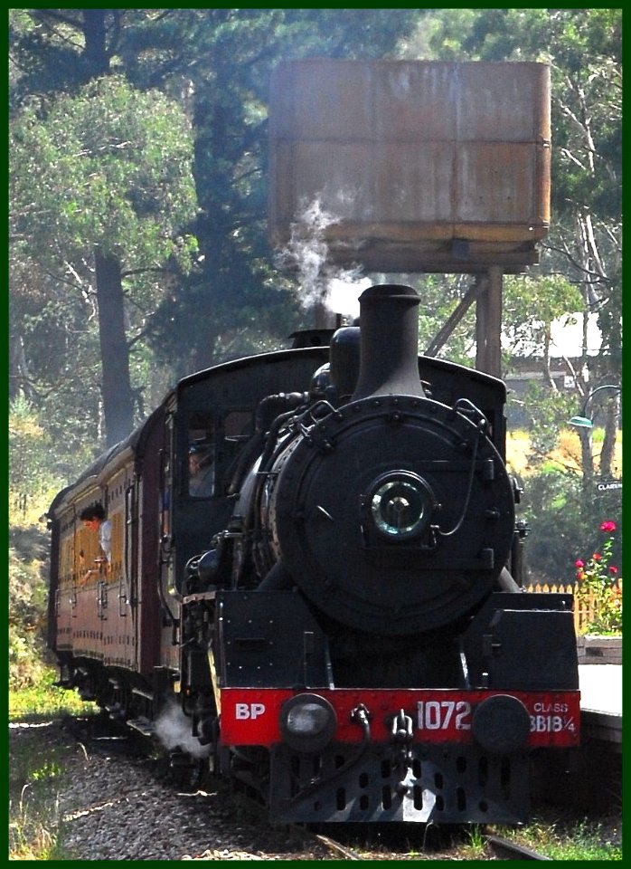 Steam loco 1072 arriving at Clarence Station - NSW Blue Mountains