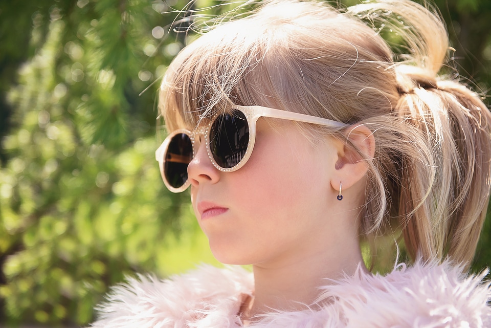 Blond face glasses