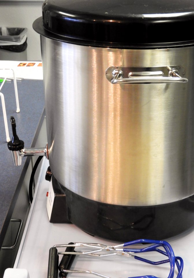 Electric boiling water bath canner