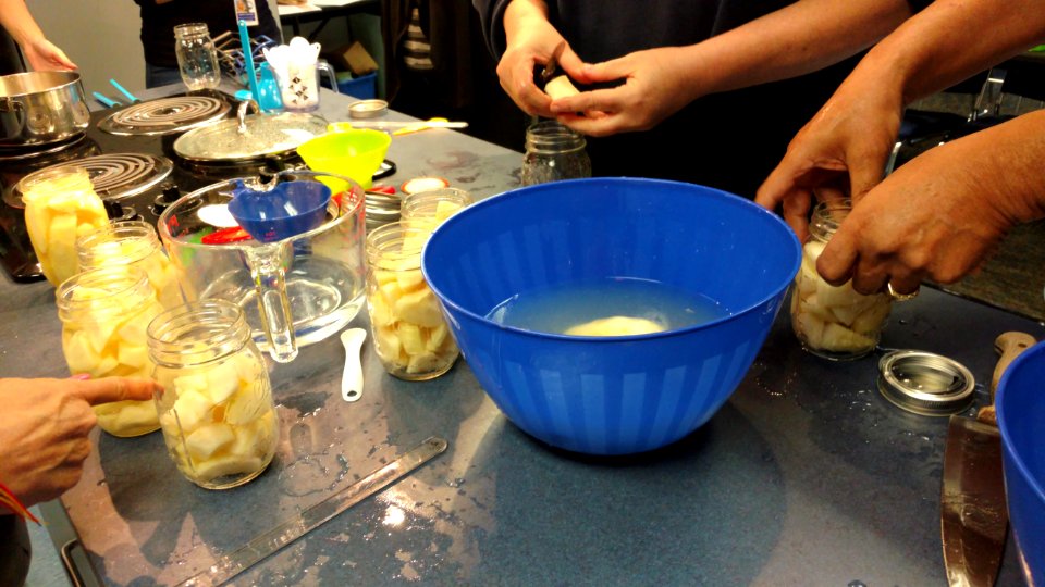 Slicing pears for canning