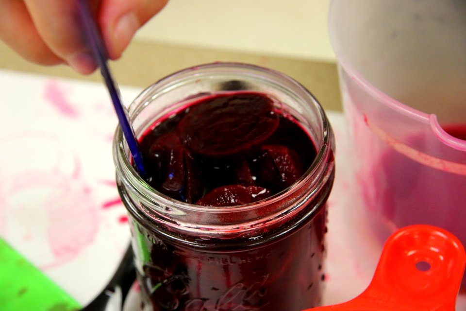 Removing air bubbles from pickled beets