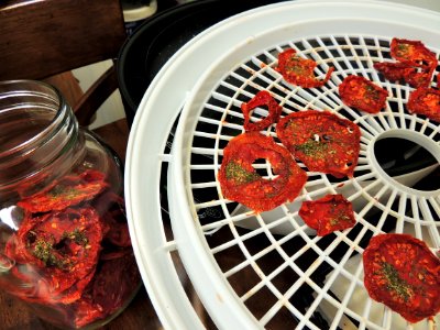 Dried tomatoes need to be conditioned photo