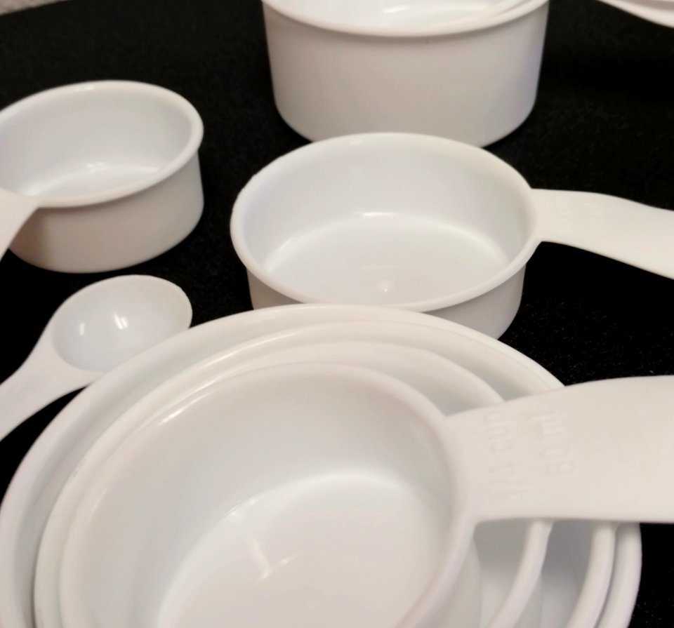 Measuring cups and spoons