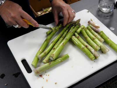 Cutting fresh asparagus for pickling