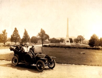 Ohio tourists in a 1910 Overland in Gettysburg, PA 1910 photo