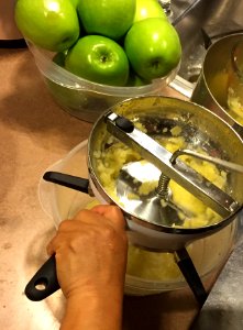 Grinding apples into sauce using a food mill