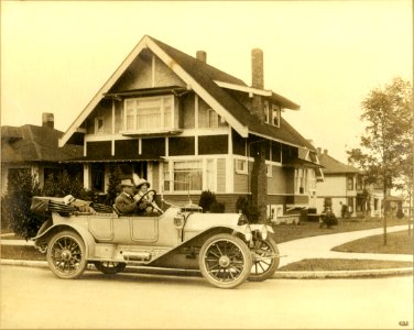 Seattle family in a 1912 Speedwell photo