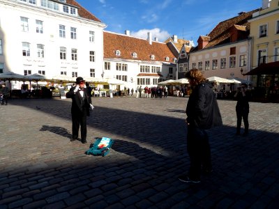 Billy challenges a street mime