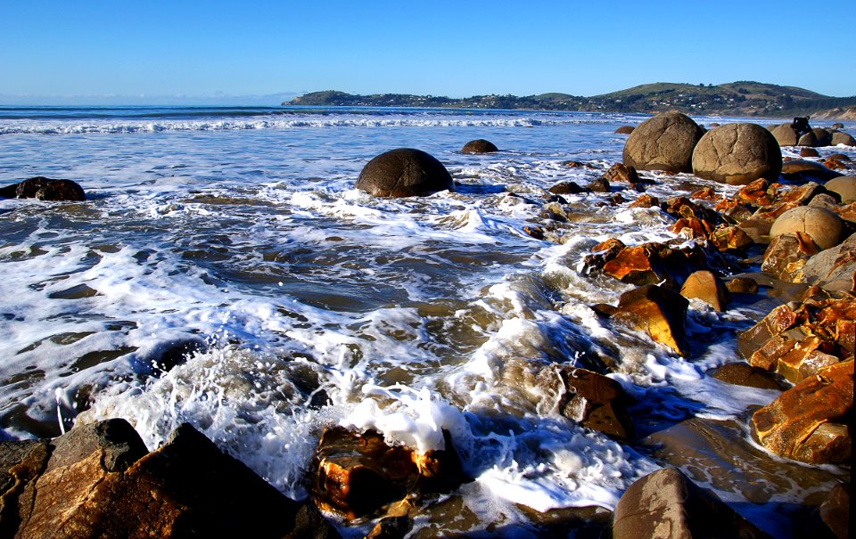 Moeraki Boulders.