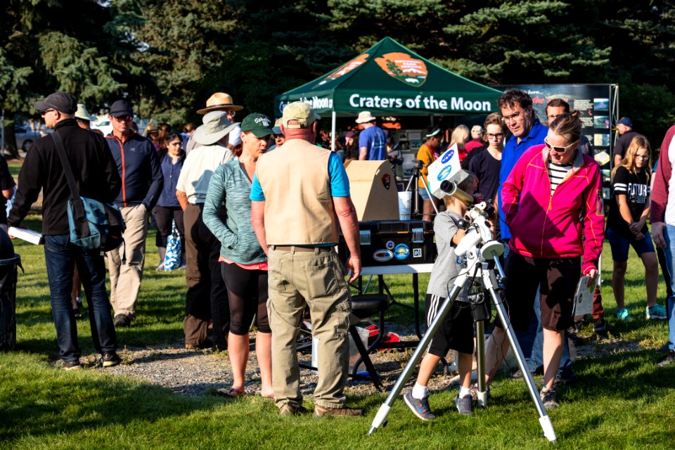 Solar viewing scopes