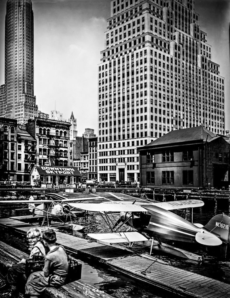 Downtown Skyport, Pier 11, East River, Manhattan, 1935 from Abbott, Berenice (1898-1991) - retoque Todor Peykov.