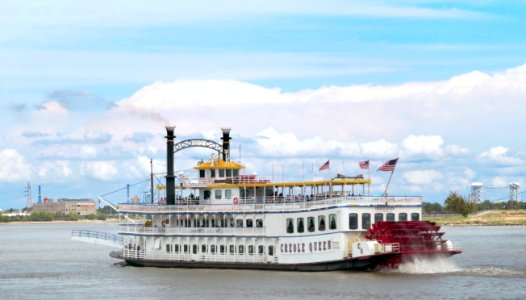 Paddlewheeler Creole Queen New Orleans. photo