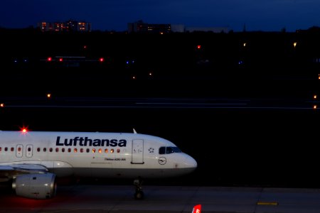Lufthansa Airbus A320-200 photo