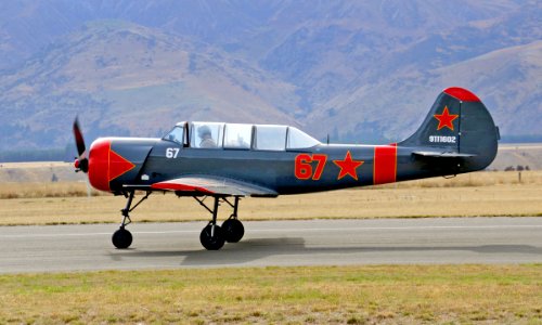 Yakovlev Yak-52 photo