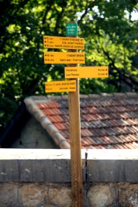 Poteau indicateur pour les randonneurs.
