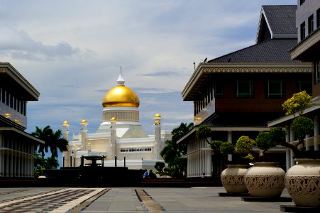 Brunei. The Sultan Omar Ali Saifuddien Mosque. photo