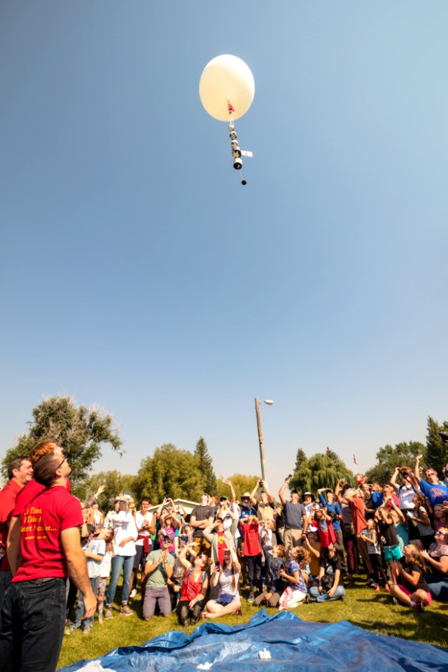 USC high altitude baloon launch (3)