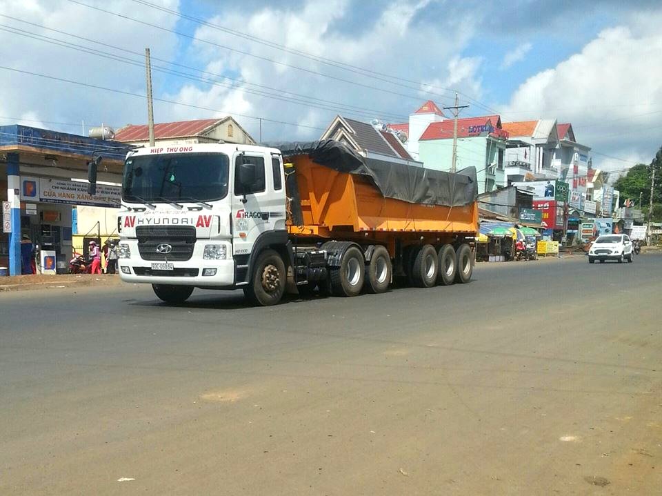 đầu kéo hyundai . hyundai tractor truck