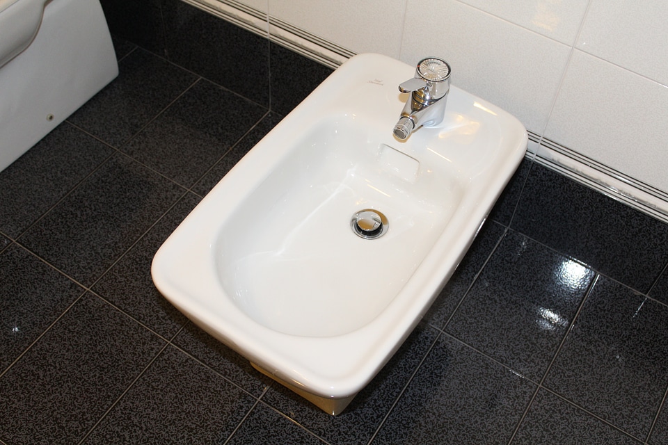 Ceramics hygiene discharge