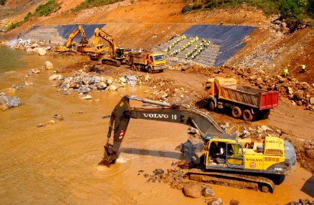 công trường thủy điện Huội Quảng