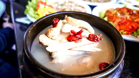 ซุปไก่ตุ๋นโสม เมนูอร่อยให้พลังงานสไตล์เกาหลี จากร้านดูเร DooRae Korean Restaurant