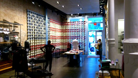 The US flag in the Converse store bying nectarine low top for Unni