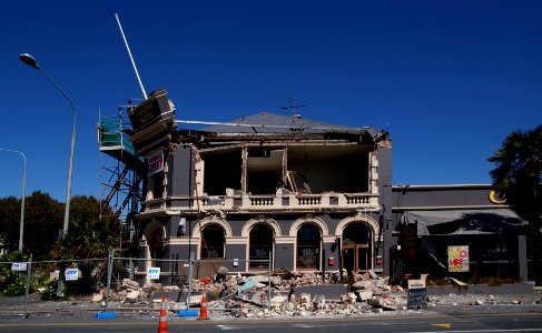 Carlton Hotel after the quake...... photo