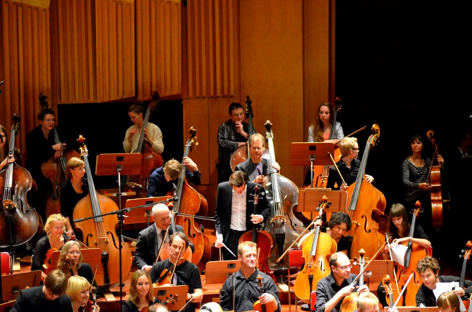 Olof spelar med Radiosymfonikerna i Berwaldhallen.