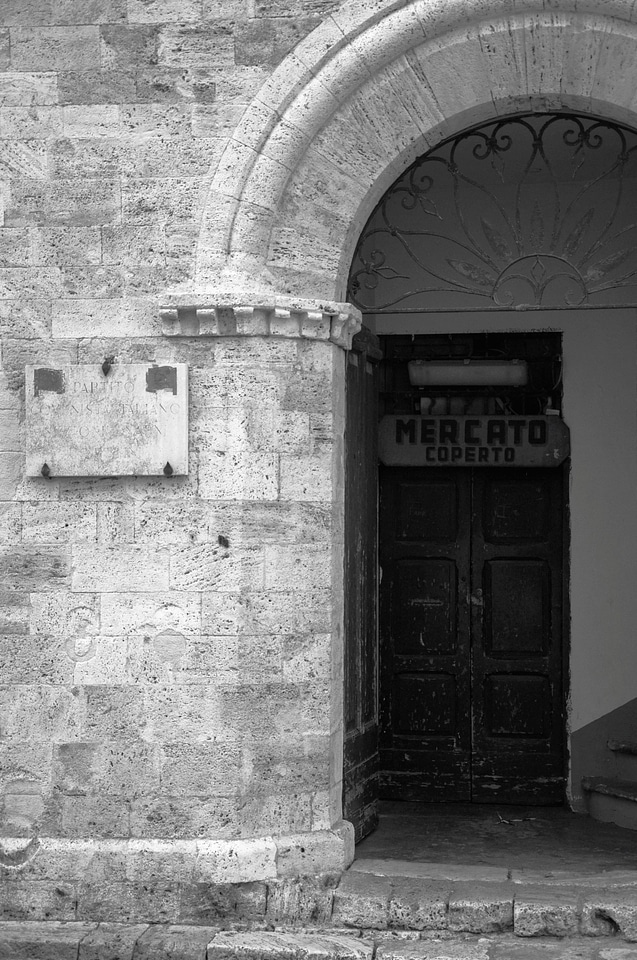 Black and white arc historical centre