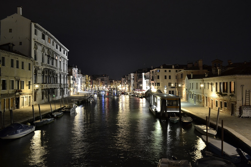 Architecture canal water