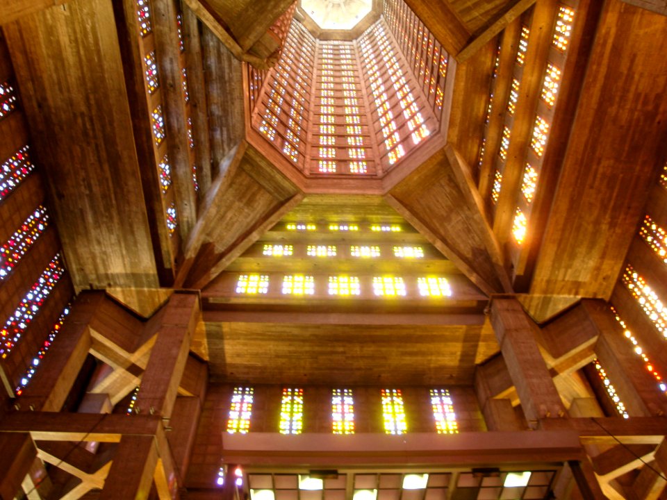 Rentrer dans l'église Saint Joseph et voir...