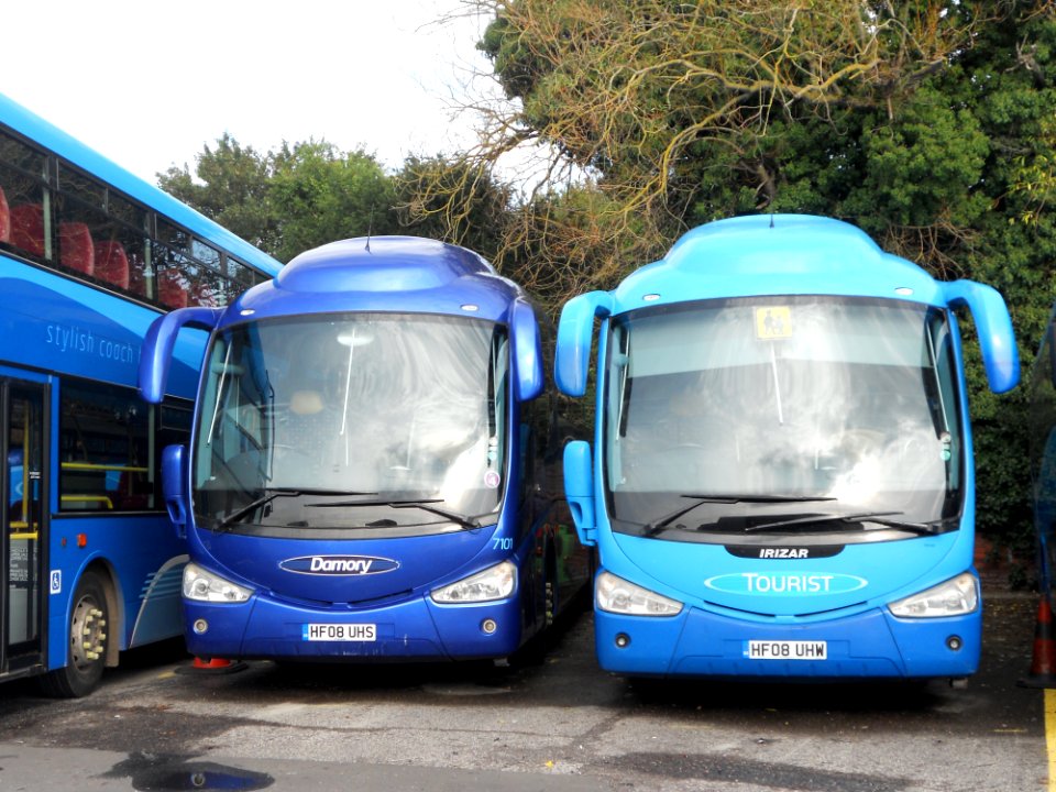 SISTERS FOREVER  I  Damory 7101 (HF08UHS) + Tourist 7105 (HF08UHW) Scania Irizar PB coaches.