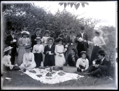 Phillip's picnic group, Toronto, NSW, 18 September 1901 photo