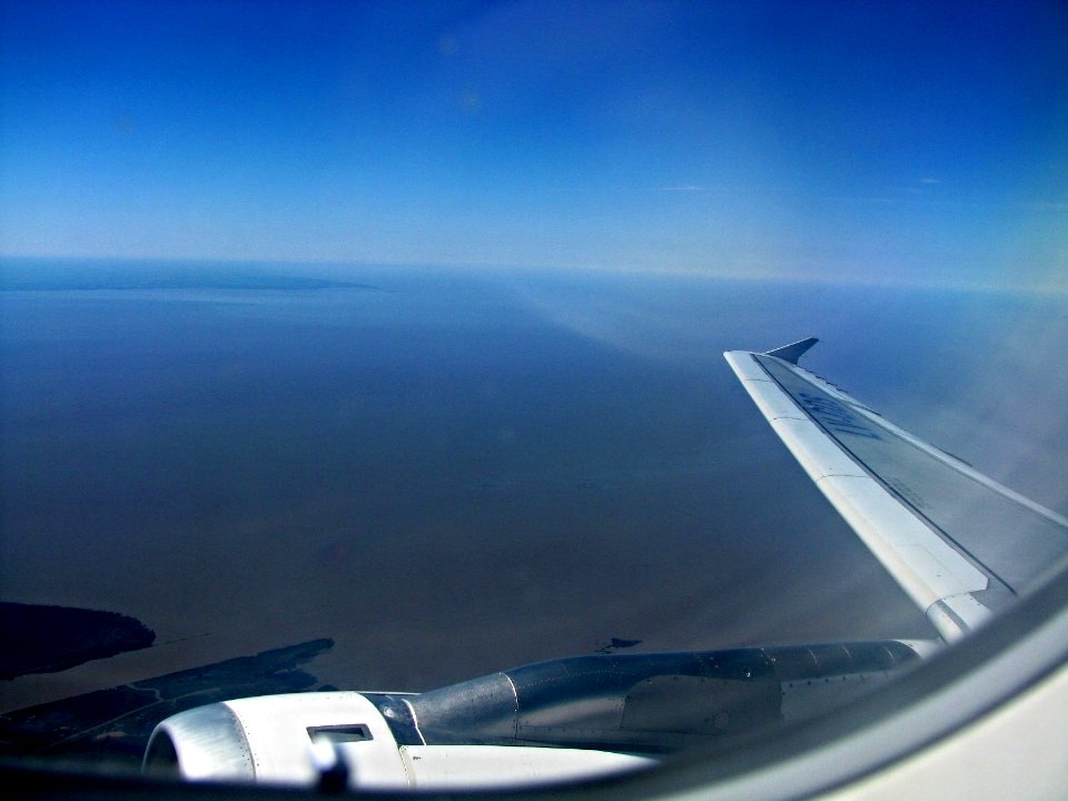 Sobrevolando el Río de la Plata