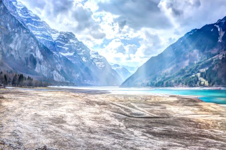 Klöntalersee / Creative Commons / Der Klöntalersee liegt im schönen sonnigen Glarnerland. Jeder der gerne fotografiert oder einfach mal entspannen will, kann ich diesen einzigartigen Ort empfehlen.