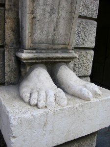 brescia foot pedestal