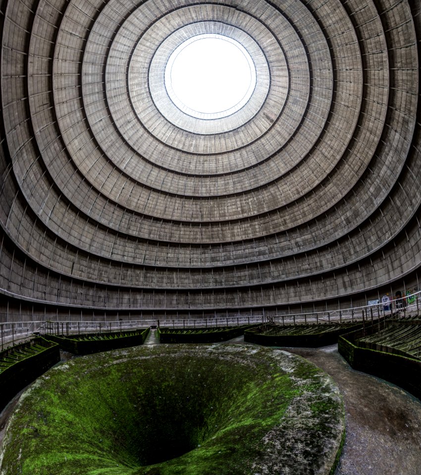 🏭☢️ Verlassener Kühlturm bei Charleroi (Creative Commons) 🏭☢️
