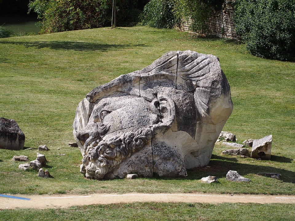 Cathedral france statue