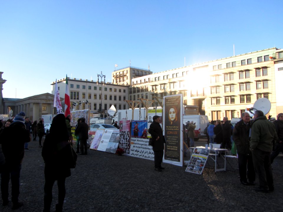 Iranischer Protest gegen die Theokratie (Silvester, 2016) - Pariser Platz - Berlin