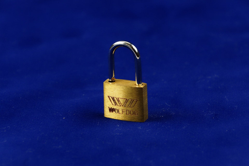 Locks to close lockable