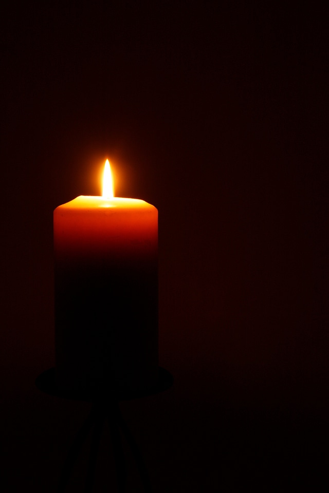 Light burn wax candle