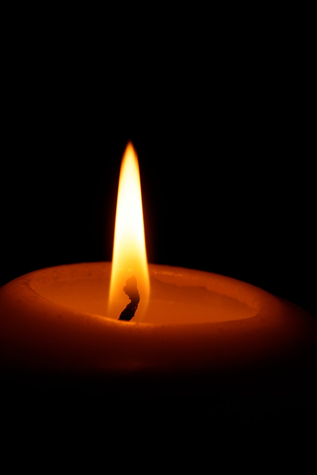 Light burn wax candle