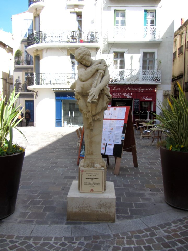 La bacanta amb binioù (Joan Antòni Injalbert, 1897) - Plaça dels Bons Amics - Besièrs